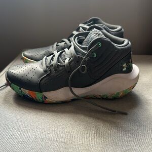 Under Armour Grade School Jet '21 Basketball Shoes -size 4